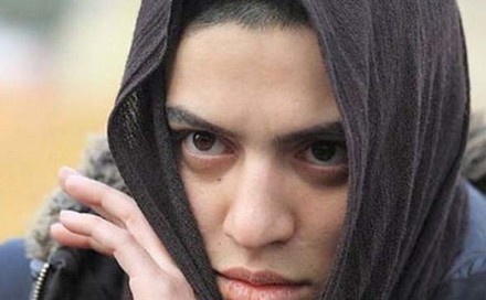 Ispred ogledala آینه های روبرو