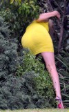 elizabeth-banks-super-fun-times-on-walk-of-shame-set-03.jpg